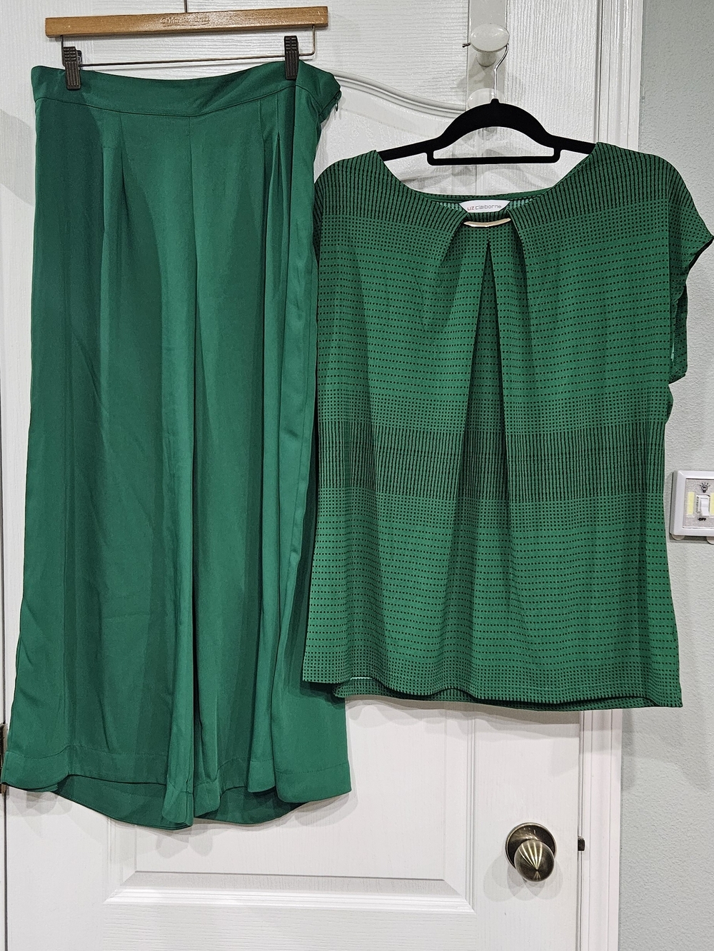 Liz Claiborne Green Two-Piece Wide Leg Pants and Top Set